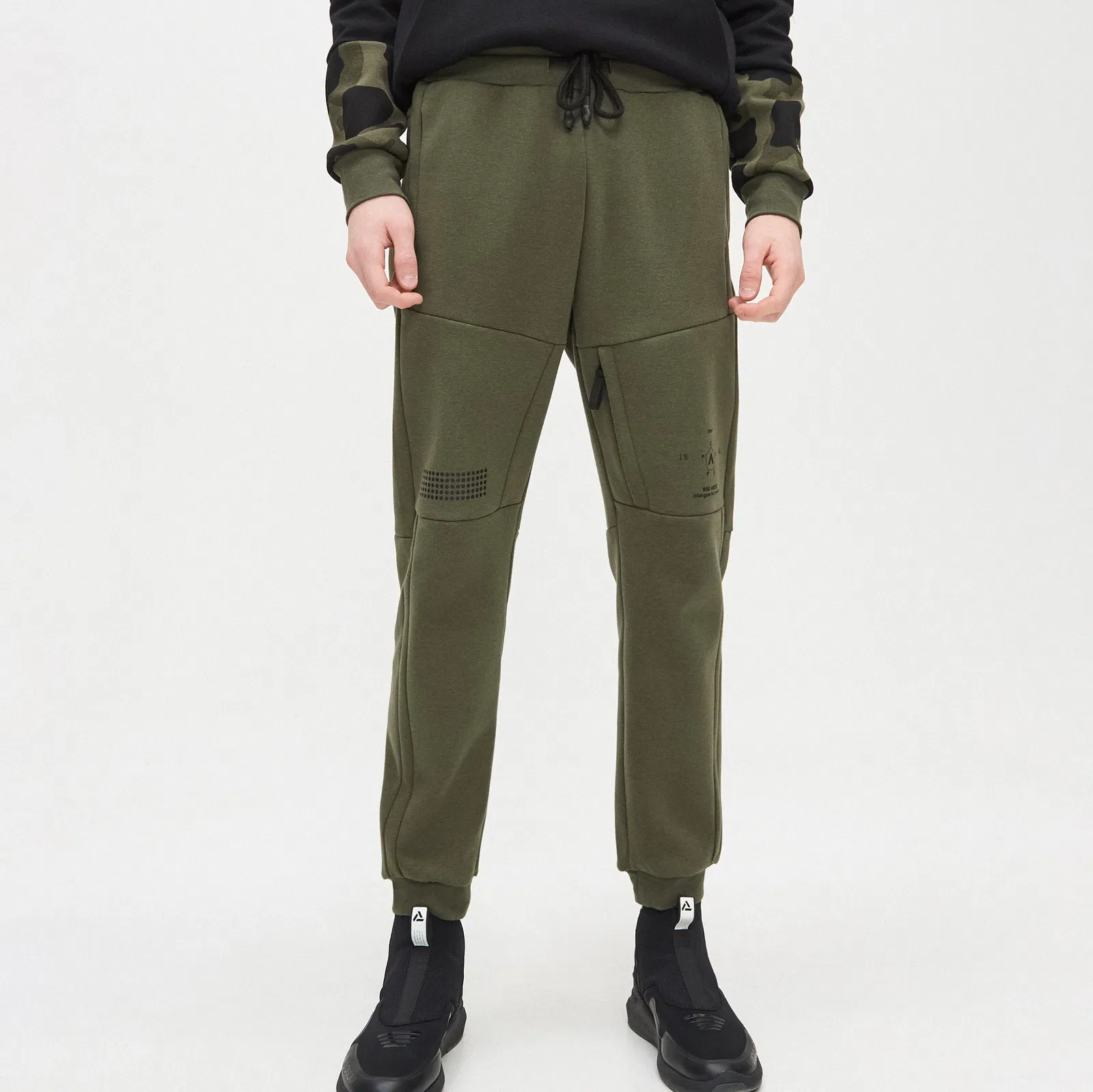 Cropp - Pantaloni de trening Basic - Kaki