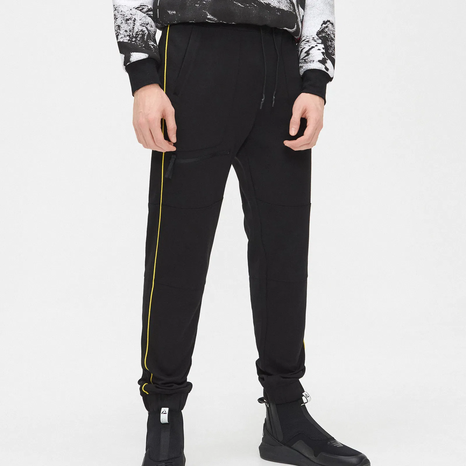 Cropp - Joggeri cu lampasuri - Negru