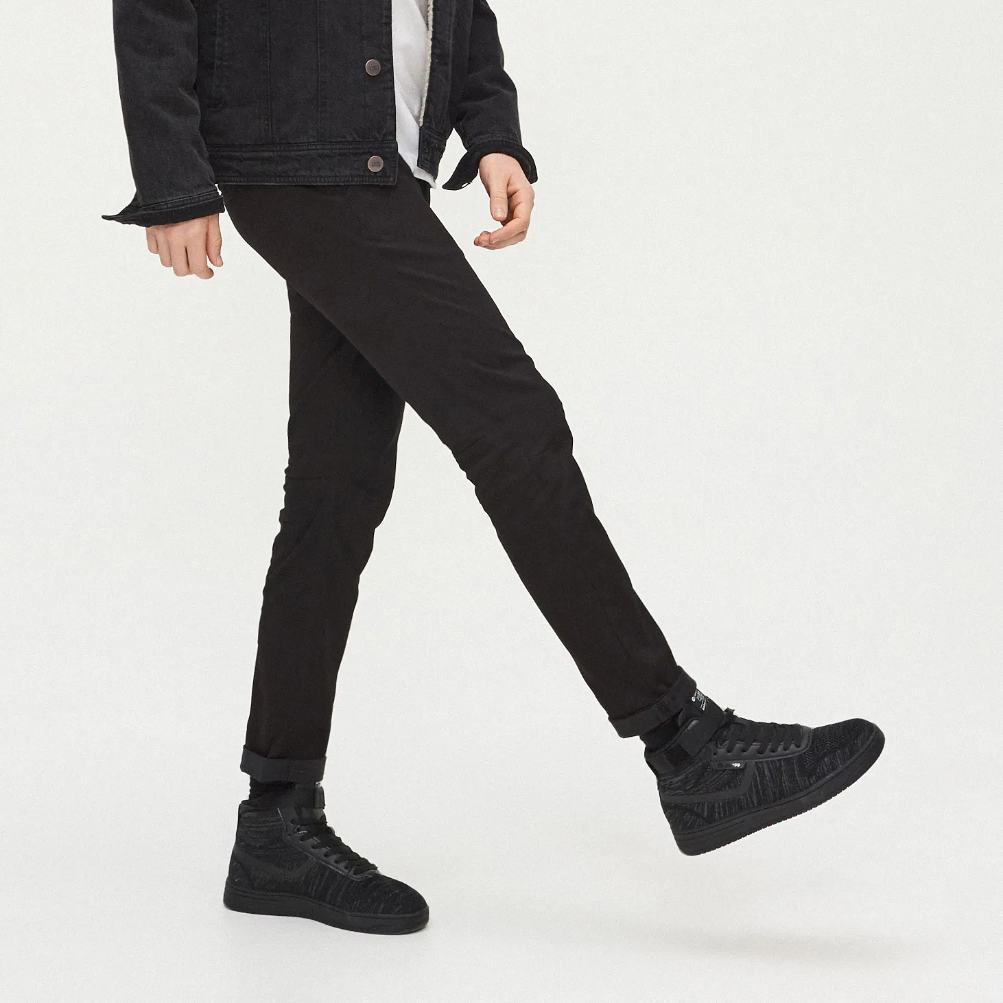 Cropp - Pantaloni slim basic - Negru