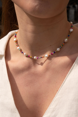 Colier aur dama la baza gatului, colier perle naturale cu aur, inchidere aur 14k, coliere din aur cu perle de cultura si mix cristale summer, colier pietre naturale