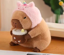 Jucarie de plus Capybara, cu caciula Unicorn, 35 cm