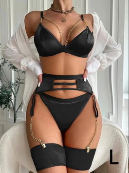Lenjerie sexy neagra, din material lucios cu lanturi aurii, 3 piese