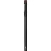 NARS Soft Matte Complete Concealar Brush pensula pentru aplicarea anticearcanului #11 1 buc