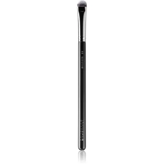 BrushArt Professional B9 Smudger brush pensulă pentru aplicarea precisă a fardului de pleoape B9 1 buc