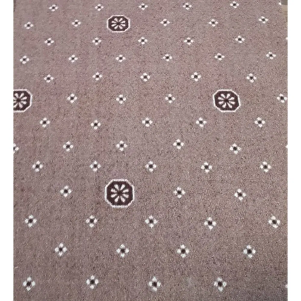 Mocheta Dalton Castle 820, maro, tesatura buclata, polipropilena, cu model, 4 m