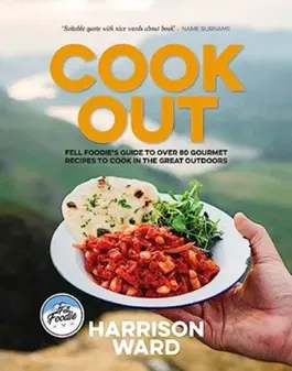 Cook Out. Fell Foodie's guide to over 80 gourmet recipes to cook in the great outdoors, Paperback - Harrison Ward