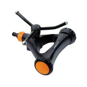 Aspersor universal rotativ cu roti Fiskars 1023657, cap metalic