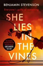 She Lies in the Vines. An atmospheric novel about our obsession with true crime, Paperback - Benjamin Stevenson