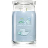 Yankee Candle A Calm & Quiet Place lumânare parfumată Signature 567 g